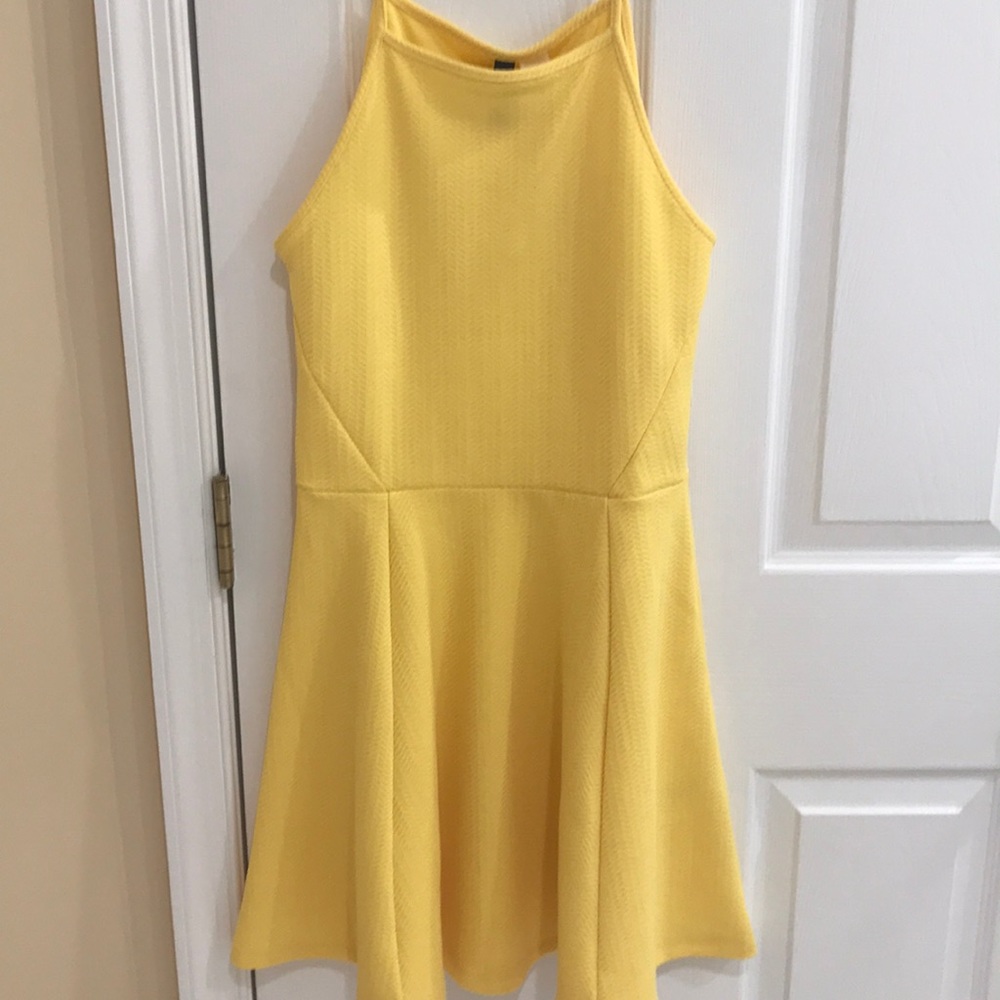 yellow dress